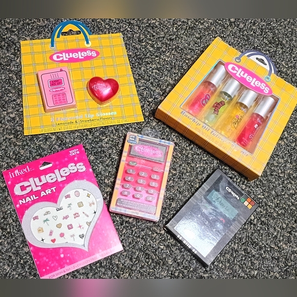 NWT Clueless Dionne Palette, 1 Lipgloss, 2 Pc Nail Art, 4 Lip Oil - Picture 1 of 10